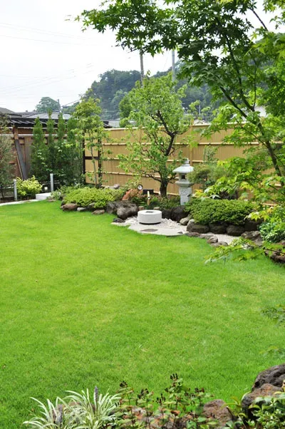 和風庭園に芝生を導入する前に知っておきたいこと